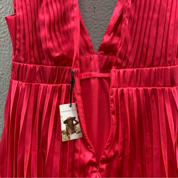 Sincerely Jules Dress Size M Hot Pink Sleeveless V-Neck Pleated Fit & Flare NWT - Picture 11 of 13